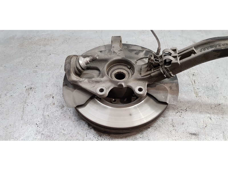 Recambio de mangueta delantera derecha para mercedes clase r (w251) r 350 cdi l 4-matic (251.122) referencia OEM IAM A2513300820