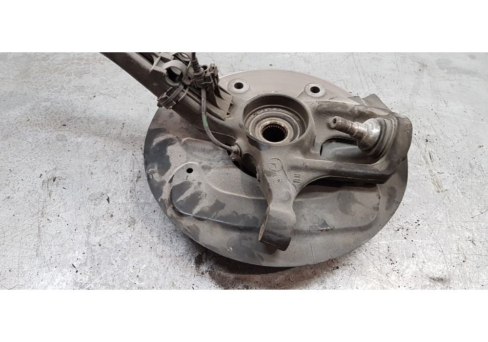 Recambio de mangueta delantera derecha para mercedes clase r (w251) r 350 cdi l 4-matic (251.122) referencia OEM IAM A2513300820