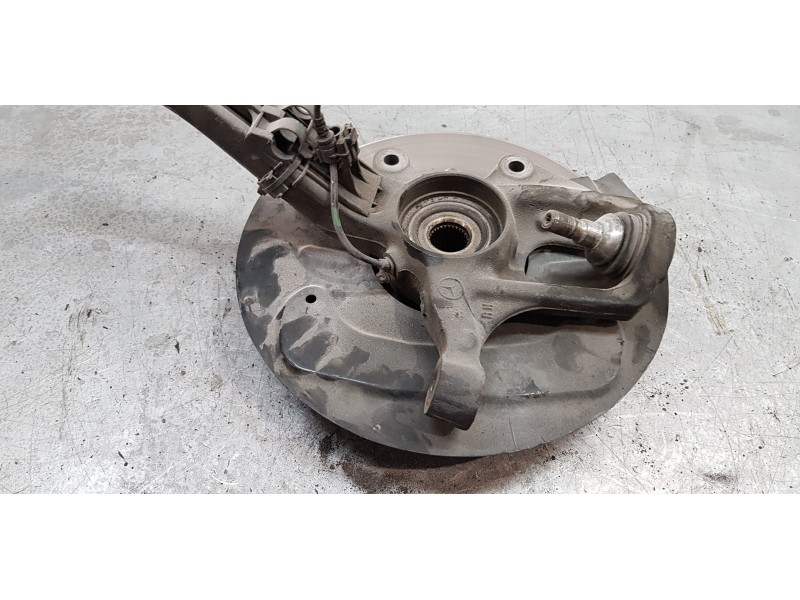 Recambio de mangueta delantera derecha para mercedes clase r (w251) r 350 cdi l 4-matic (251.122) referencia OEM IAM A2513300820