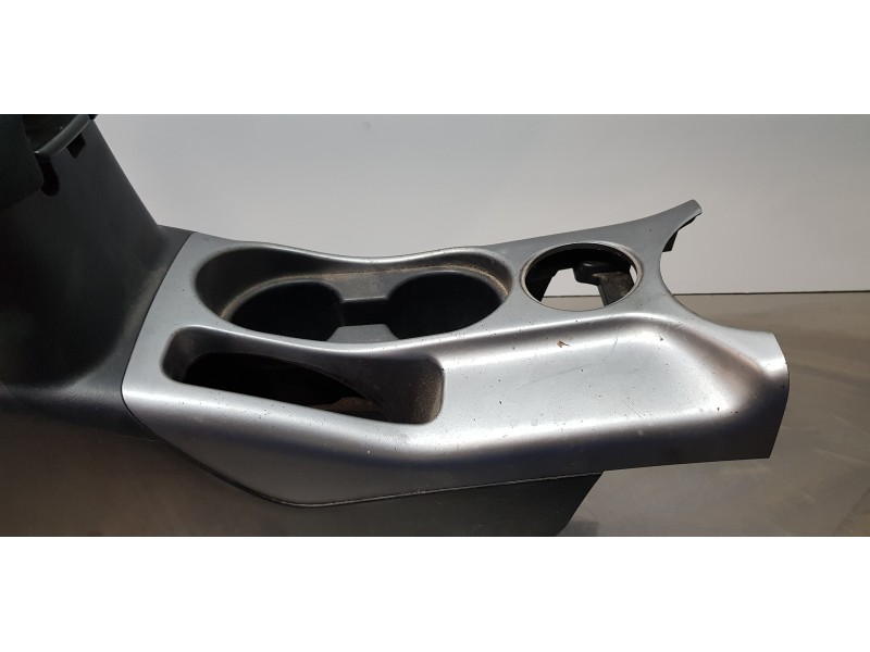 Recambio de apoyabrazos central para mitsubishi outlander (cw0) 2.0 di-d invite referencia OEM IAM 8011A165XA   Recambio de apoyabrazos central para mitsubishi outlander (cw0) 2.0 di-d invite referencia OEM IAM 8011A165XA
