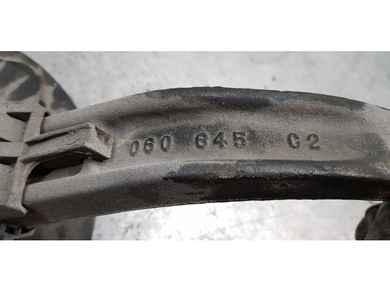 Recambio de mangueta delantera derecha para mercedes clase r (w251) r 350 cdi l 4-matic (251.122) referencia OEM IAM A2513300820