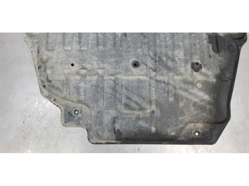 Recambio de cubrecarter para land rover evoque prestige referencia OEM IAM LR104028 HJ326B629AD 