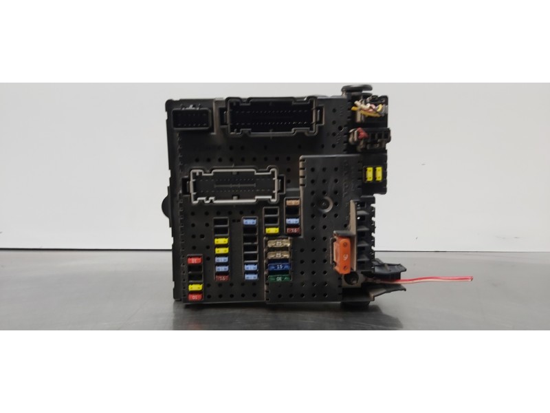 Recambio de caja reles / fusibles para volvo xc70 d5 awd kinetic (136kw) referencia OEM IAM 30786646  