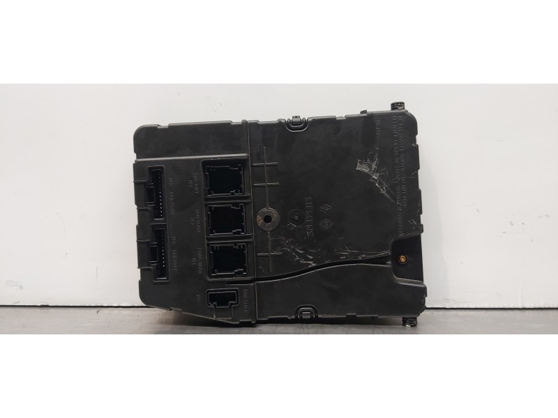 Recambio de caja reles / fusibles para renault scenic ii confort dynamique referencia OEM IAM 8200525386  
