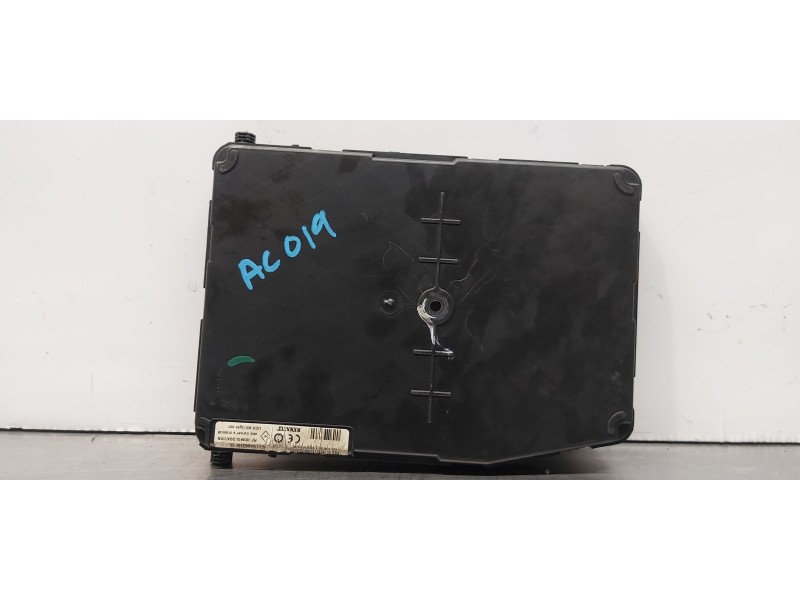 Recambio de caja reles / fusibles para renault scenic ii confort dynamique referencia OEM IAM 8200525386  
