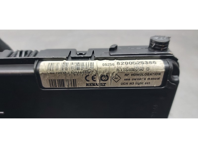 Recambio de caja reles / fusibles para renault scenic ii confort dynamique referencia OEM IAM 8200525386  