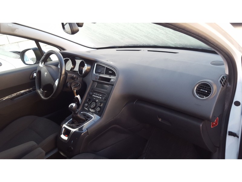 peugeot 5008 del año 2015