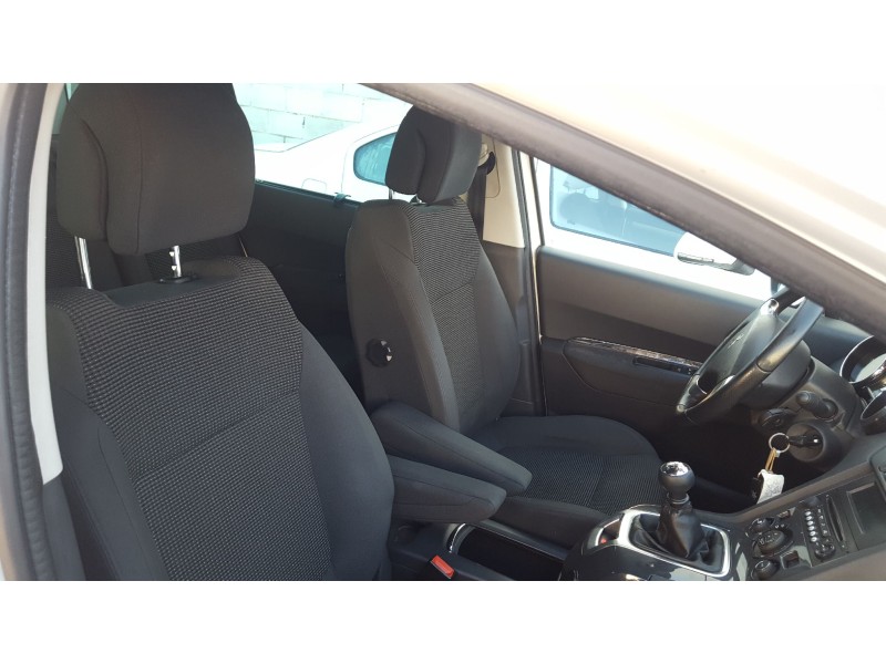 peugeot 5008 del año 2015