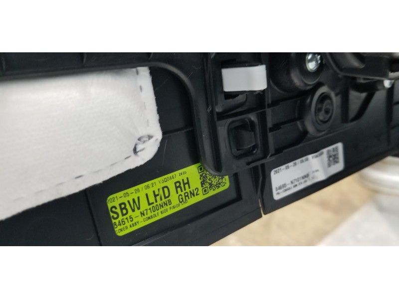 Recambio de apoyabrazos central para hyundai tucson hybrid referencia OEM IAM 84660N7100NNB 84610N7100NNB 