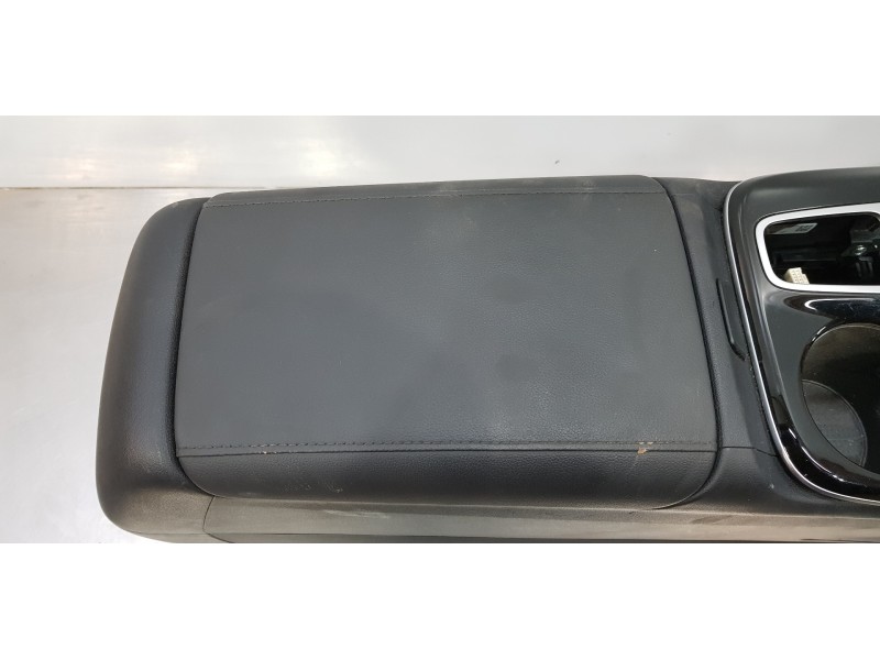 Recambio de apoyabrazos central para hyundai tucson hybrid referencia OEM IAM 84660N7100NNB 84610N7100NNB 