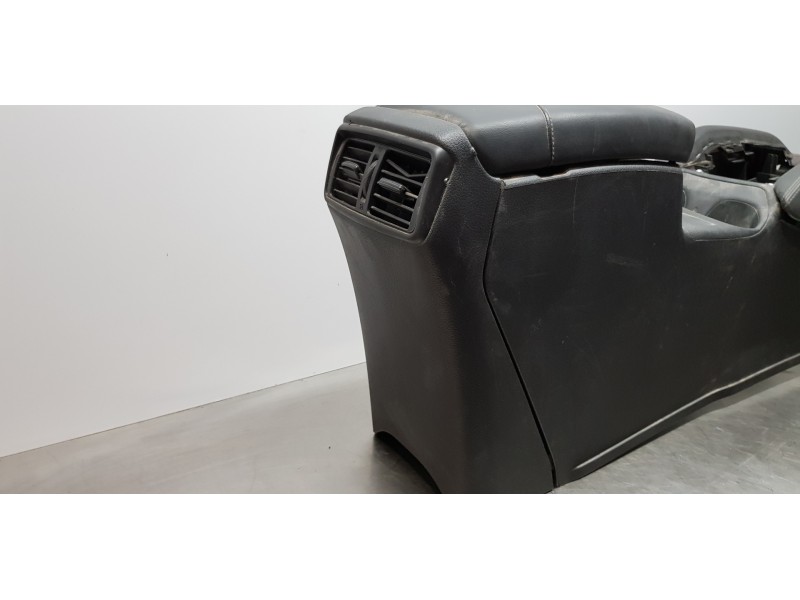 Recambio de apoyabrazos central para nissan x-trail (t32) acenta 4x4 referencia OEM IAM 969106FM9A  