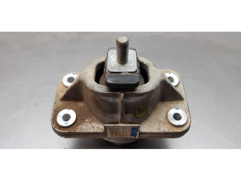 Recambio de soporte motor derecho para land rover range rover vogue referencia OEM IAM LR105970  