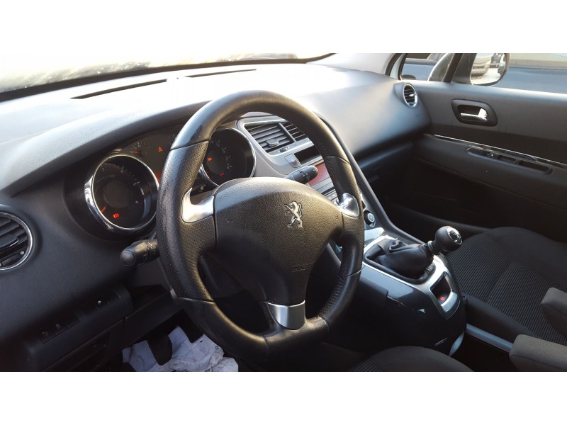 peugeot 5008 del año 2015