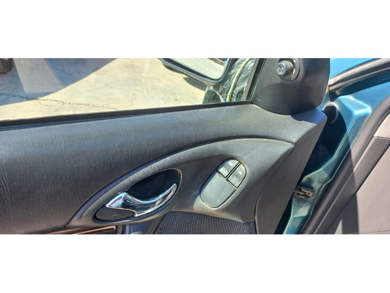 ford focus berlina (cak) del año 1998