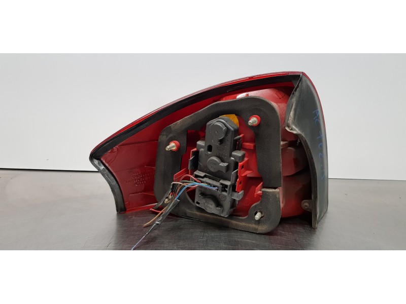 Recambio de piloto trasero derecho para audi a6 berlina (4b2) 2.5 tdi referencia OEM IAM 4B5945096  