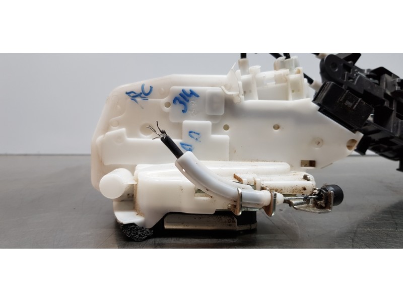 Recambio de cerradura puerta delantera derecha para nissan x-trail (t32) acenta 4x4 referencia OEM IAM 805006FP0A  