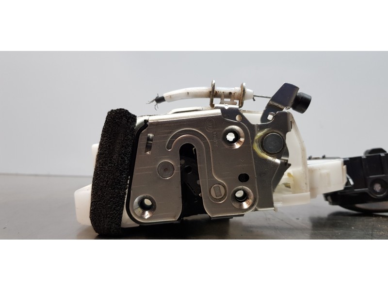 Recambio de cerradura puerta delantera derecha para nissan x-trail (t32) acenta 4x4 referencia OEM IAM 805006FP0A  