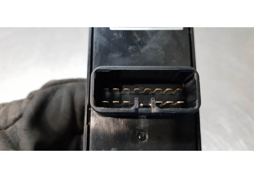 Recambio de mando elevalunas delantero izquierdo para mitsubishi outlander (cw0) 2.0 di-d invite referencia OEM IAM 8608A060  