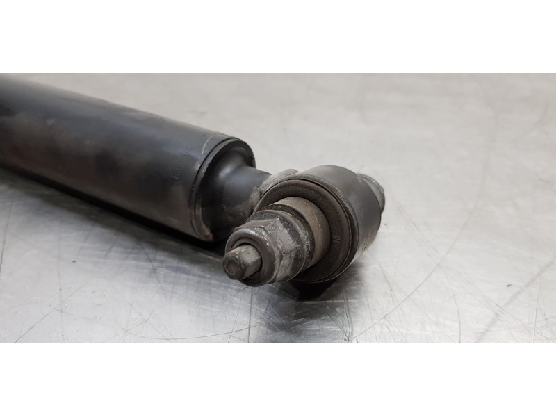 Recambio de amortiguador trasero izquierdo para infiniti qx30 premium referencia OEM IAM 562005DJ0A  