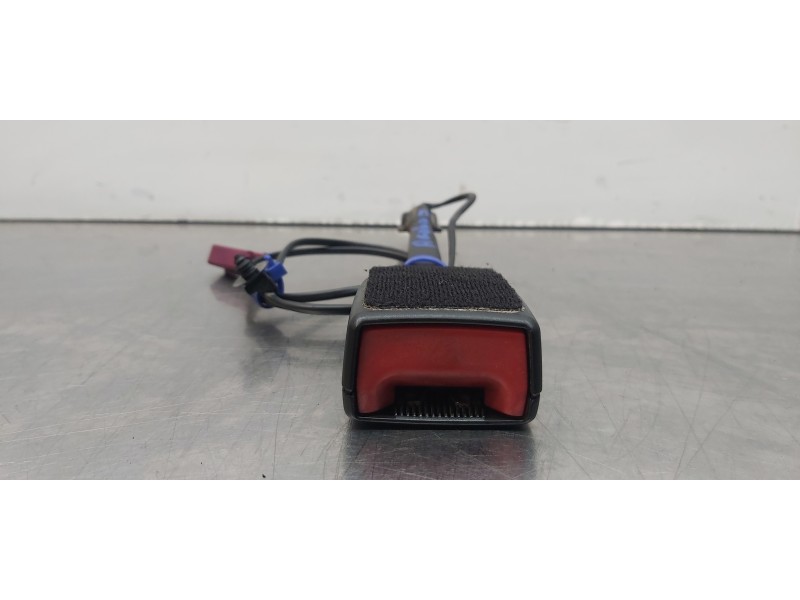 Recambio de pretensor airbag derecho para ford focus lim. (cb8) titanium referencia OEM IAM BM5161208ABW  