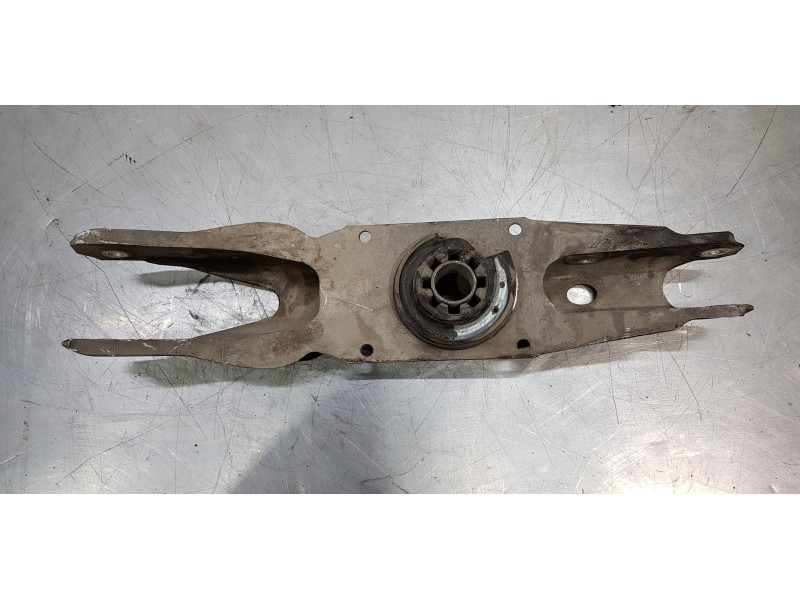 Recambio de brazo suspension superior trasero izquierdo para infiniti qx30 premium referencia OEM IAM 551B05DJ0A  