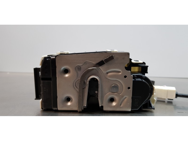 Recambio de cerradura puerta delantera derecha para infiniti qx30 premium referencia OEM IAM A0997202201  