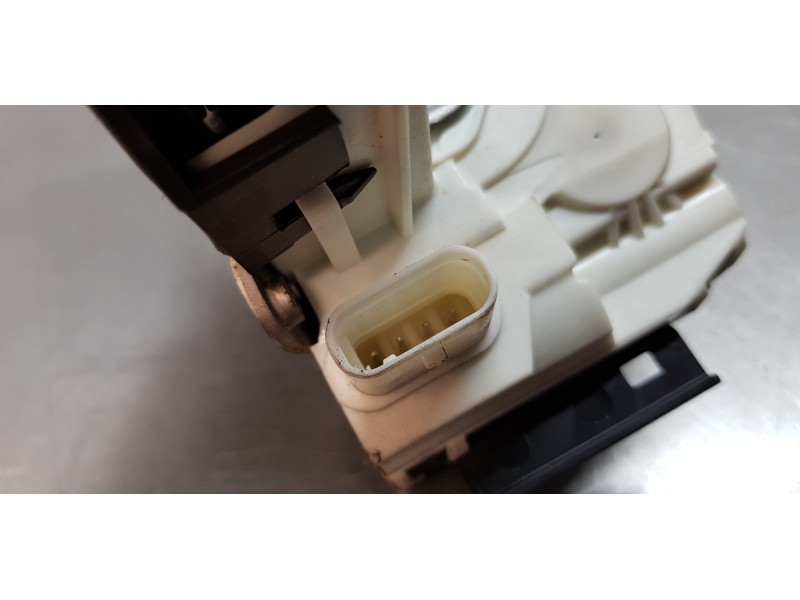 Recambio de cerradura puerta delantera derecha para infiniti qx30 premium referencia OEM IAM A0997202201  