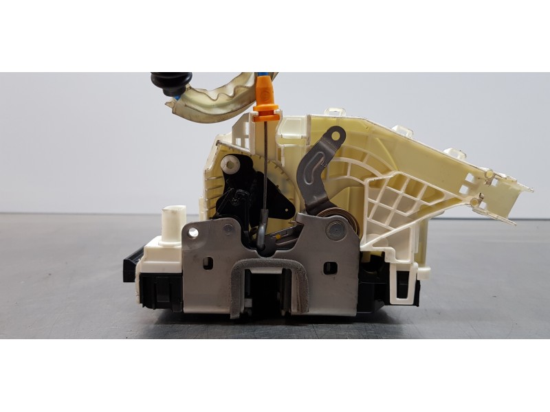 Recambio de cerradura puerta delantera izquierda para infiniti qx30 premium referencia OEM IAM A0997201901  