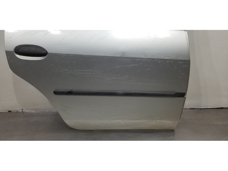 Recambio de puerta trasera derecha para dacia logan básico referencia OEM IAM 6001548942  