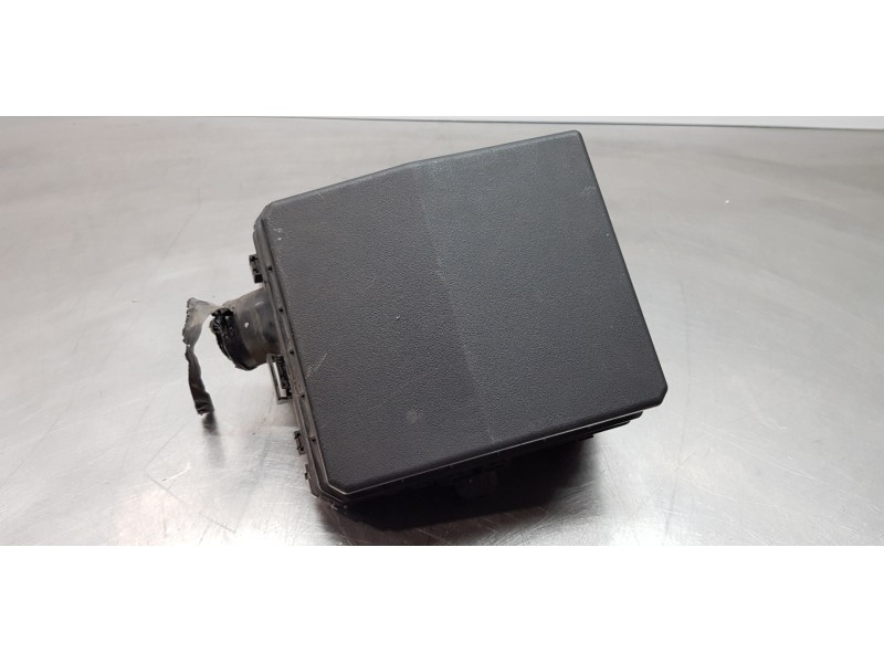 Recambio de caja reles / fusibles para citroen c-crosser exclusive referencia OEM IAM 6500FY 8565A024 