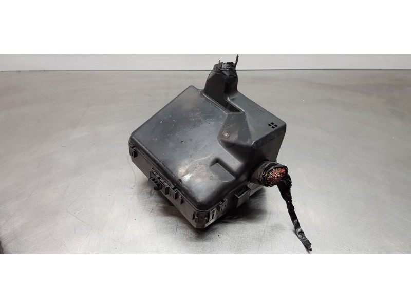 Recambio de caja reles / fusibles para citroen c-crosser exclusive referencia OEM IAM 6500FY 8565A024 