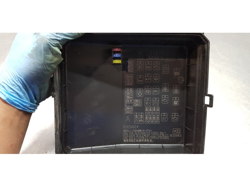 Recambio de caja reles / fusibles para citroen c-crosser exclusive referencia OEM IAM 6500FY 8565A024 