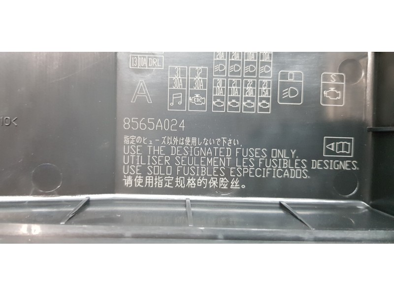 Recambio de caja reles / fusibles para citroen c-crosser exclusive referencia OEM IAM 6500FY 8565A024 