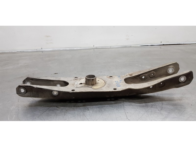 Recambio de brazo suspension superior trasero derecho para infiniti qx30 premium referencia OEM IAM 551B05DJ0A  