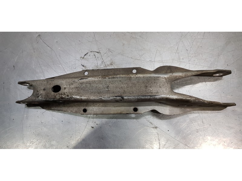 Recambio de brazo suspension superior trasero derecho para infiniti qx30 premium referencia OEM IAM 551B05DJ0A  