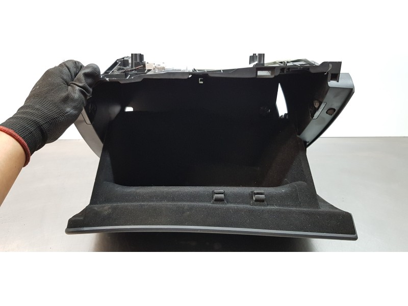 Recambio de guantera para infiniti qx30 premium referencia OEM IAM 685005DF0A  