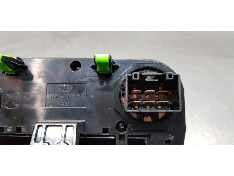 Recambio de mando climatizador para kia ceed sportswagon tech referencia OEM IAM 97250J7023  