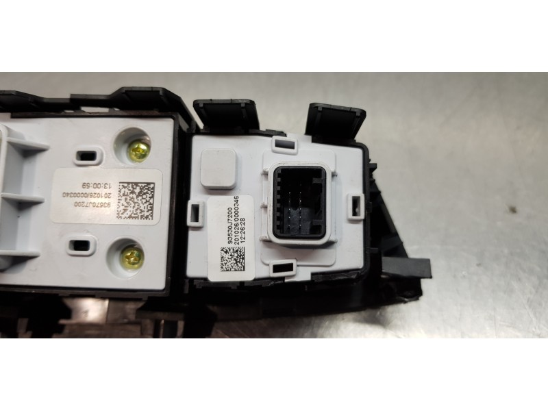 Recambio de mando elevalunas delantero izquierdo para kia ceed sportswagon tech referencia OEM IAM 93570J7200  