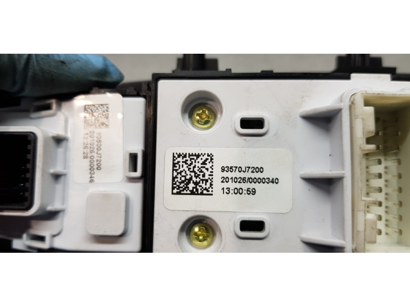 Recambio de mando elevalunas delantero izquierdo para kia ceed sportswagon tech referencia OEM IAM 93570J7200  