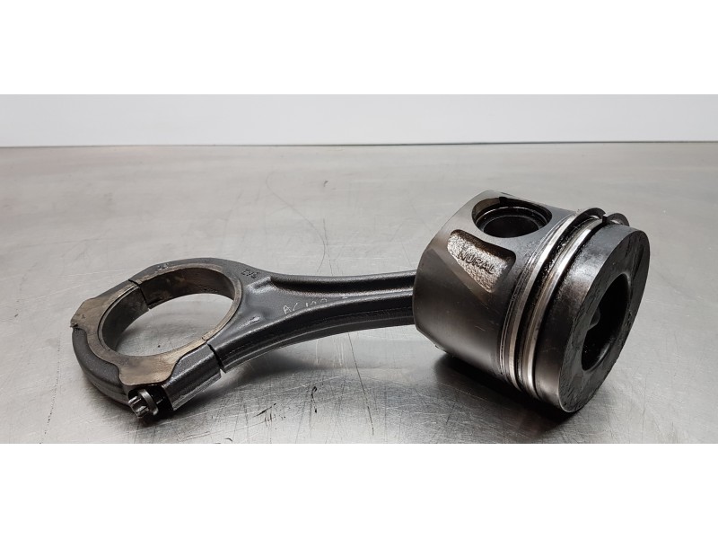 Recambio de piston para jeep gr. cherokee (wh) 3.0 crd laredo referencia OEM IAM 5179423AB  