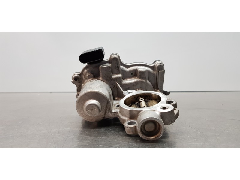 Recambio de valvula egr para skoda rapid active referencia OEM IAM 04B131501D  