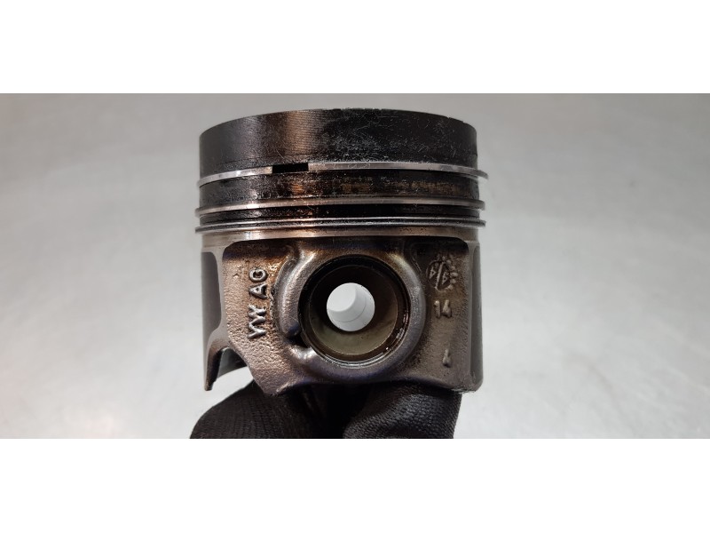 Recambio de biela para volkswagen polo (6c1) advance bluemotion referencia OEM IAM 4E198401P 04B107065F 