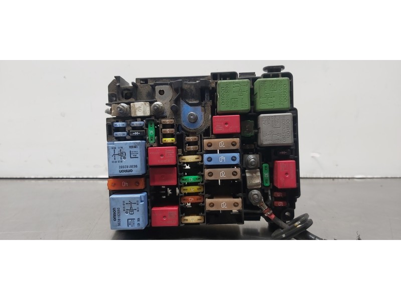 Recambio de caja reles / fusibles para citroen c-elysée exclusive referencia OEM IAM 9804846880   Recambio de caja reles / fusibles para citroen c-elysée exclusive referencia OEM IAM 9804846880