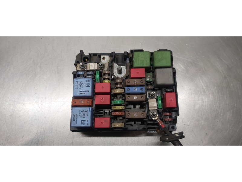 Recambio de caja reles / fusibles para citroen c-elysée exclusive referencia OEM IAM 9804846880   Recambio de caja reles / fusibles para citroen c-elysée exclusive referencia OEM IAM 9804846880