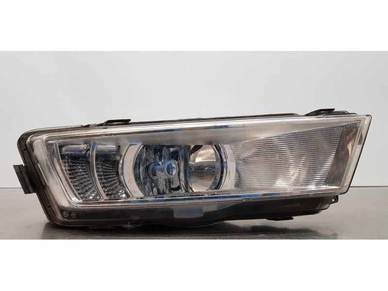 Recambio de faro antiniebla derecho para skoda rapid active referencia OEM IAM 5JA941700B   Recambio de faro antiniebla derecho para skoda rapid active referencia OEM IAM 5JA941700B