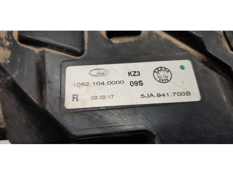 Recambio de faro antiniebla derecho para skoda rapid active referencia OEM IAM 5JA941700B   Recambio de faro antiniebla derecho para skoda rapid active referencia OEM IAM 5JA941700B