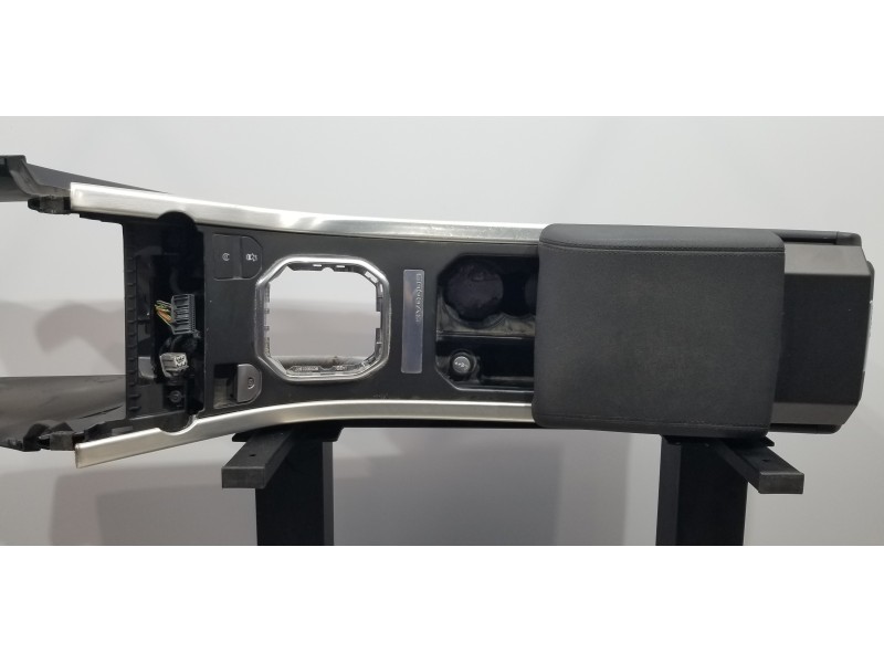 Recambio de apoyabrazos central para land rover evoque prestige referencia OEM IAM LR075264 LR047943 EJ32045J40AA