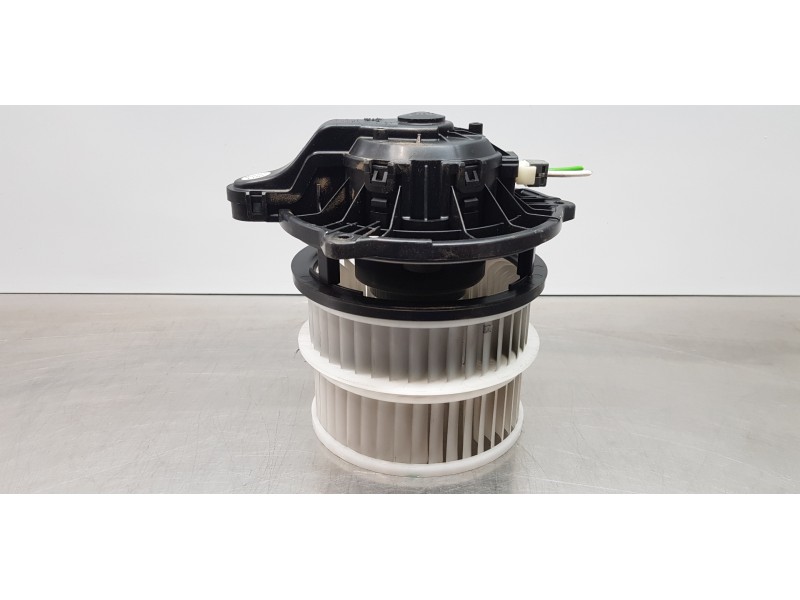 Recambio de motor calefaccion para hyundai tucson hybrid referencia OEM IAM 97113P4200 F00S3B2622 