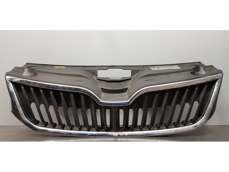 Recambio de rejilla delantera para skoda rapid active referencia OEM IAM 5JA8536689B9  