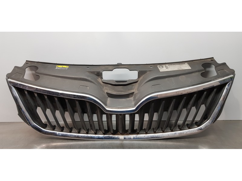 Recambio de rejilla delantera para skoda rapid active referencia OEM IAM 5JA8536689B9  